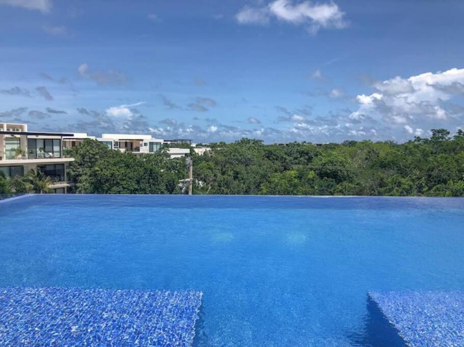 Suit Next To The Common Top Roof Exclusive Building Kingsize Bed 2 Super Pools, Gym, Grill ตูลุม ภายนอก รูปภาพ