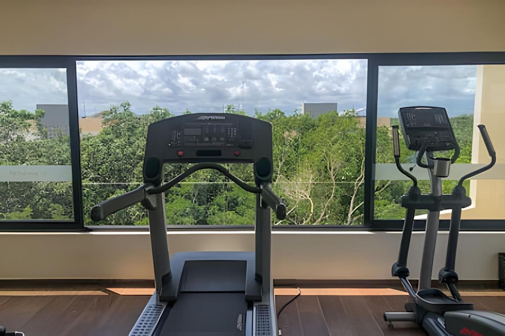 Suit Next To The Common Top Roof Exclusive Building Kingsize Bed 2 Super Pools, Gym, Grill ตูลุม ภายนอก รูปภาพ