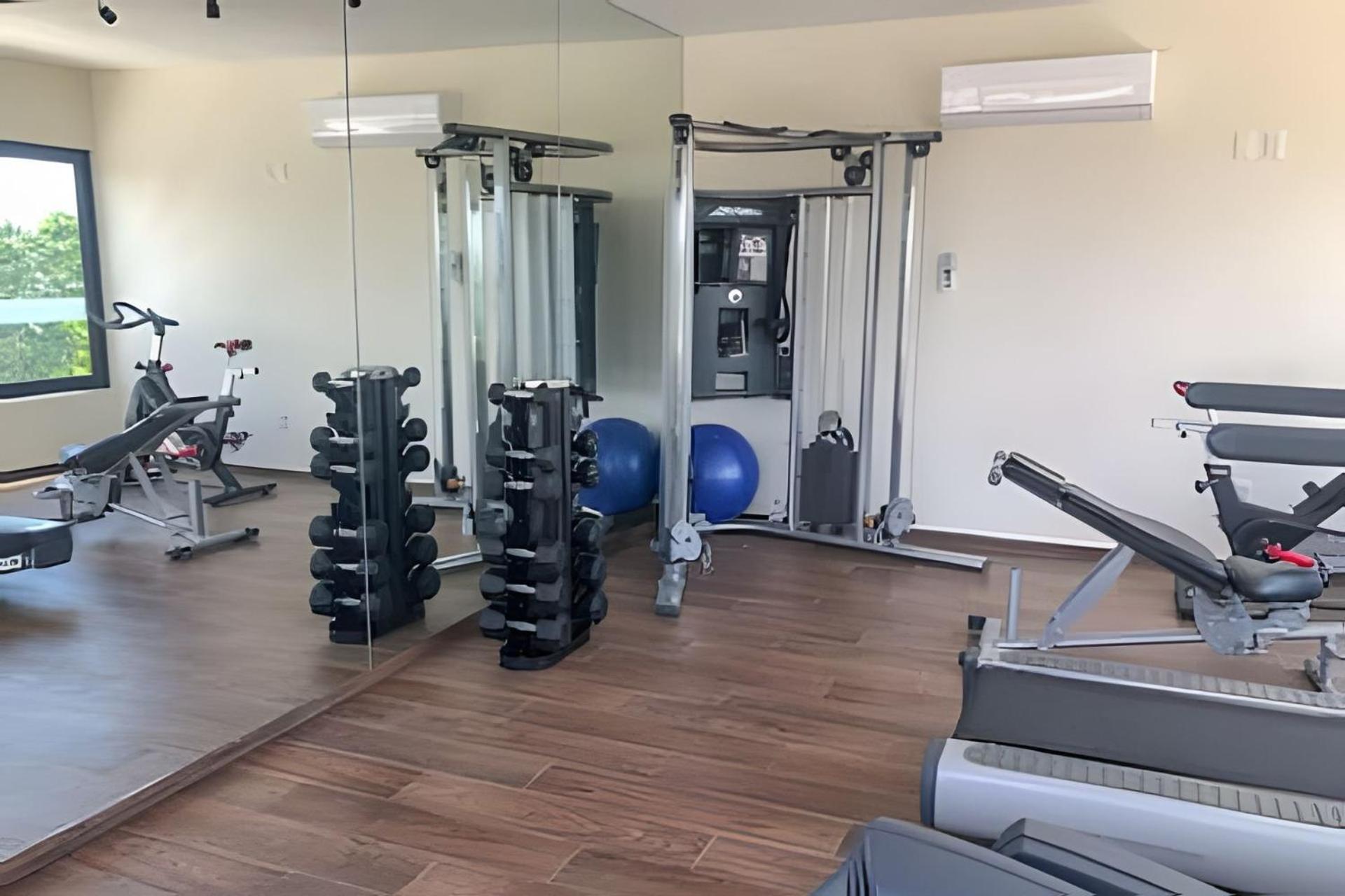 Suit Next To The Common Top Roof Exclusive Building Kingsize Bed 2 Super Pools, Gym, Grill ตูลุม ภายนอก รูปภาพ