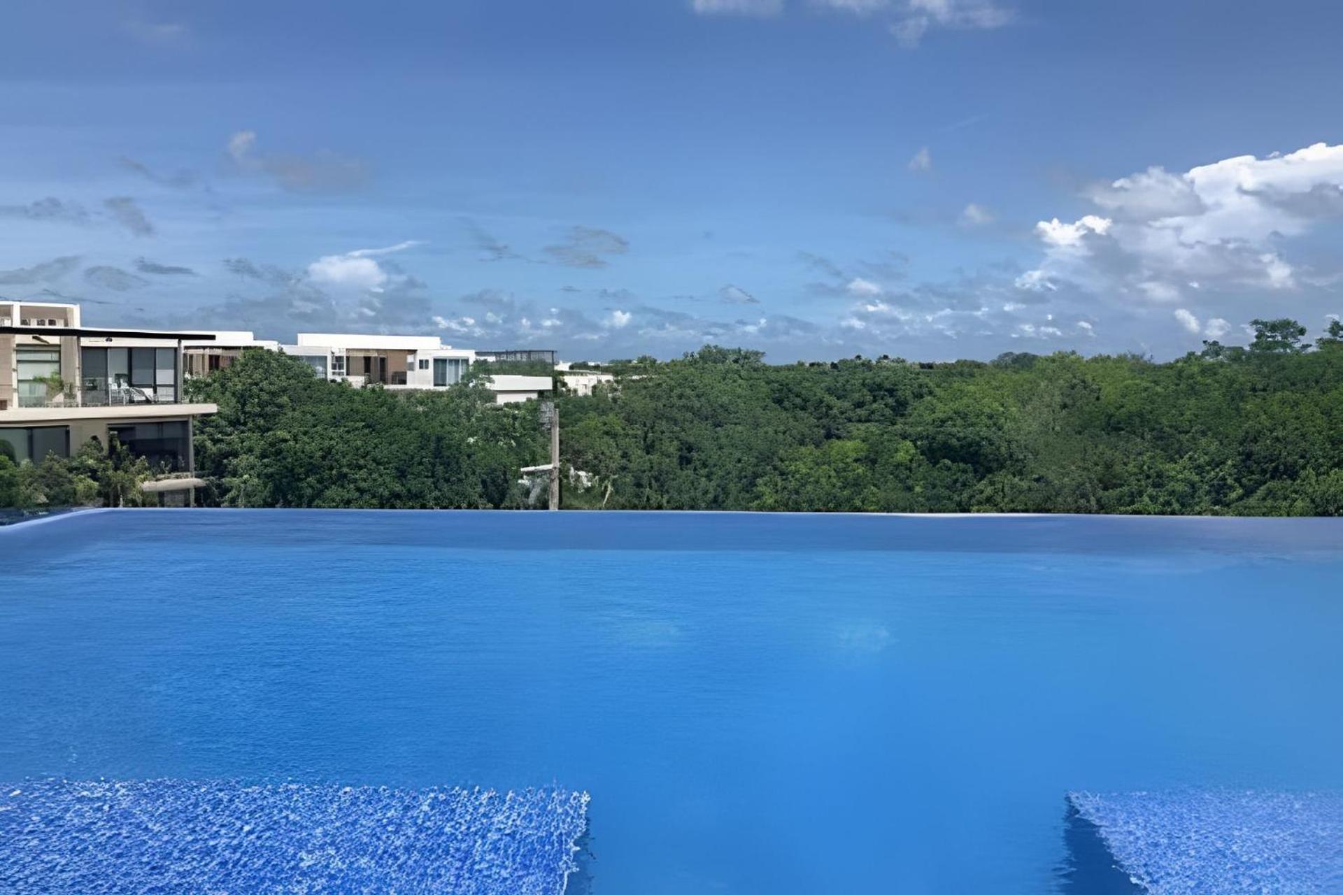 Suit Next To The Common Top Roof Exclusive Building Kingsize Bed 2 Super Pools, Gym, Grill ตูลุม ภายนอก รูปภาพ