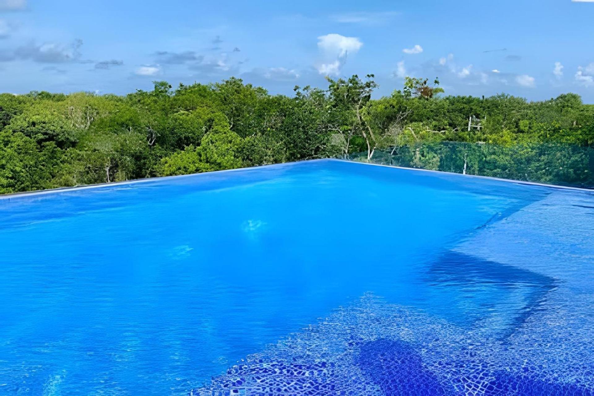Suit Next To The Common Top Roof Exclusive Building Kingsize Bed 2 Super Pools, Gym, Grill ตูลุม ภายนอก รูปภาพ